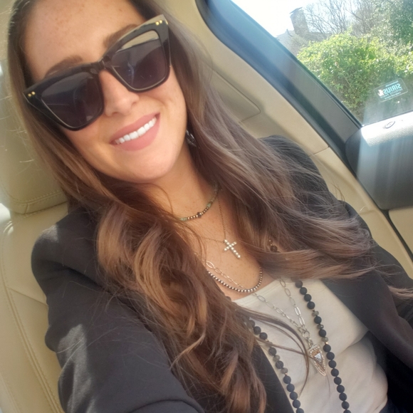 Meet your Posher, Halley - Picture 1 of 2